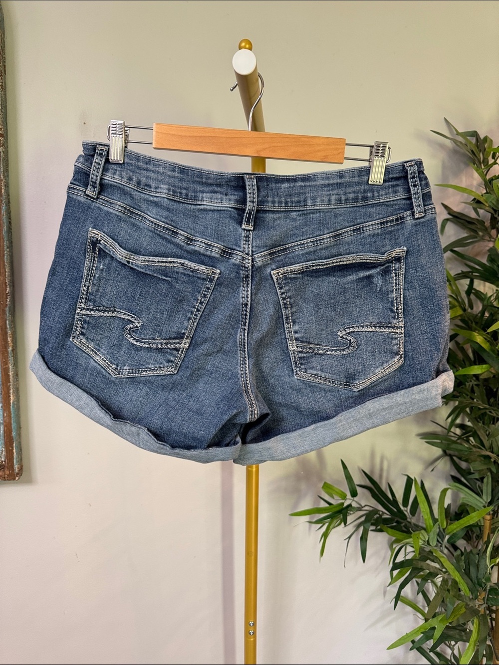 Silver Jeans Blue Denim Rolled-Hem Shorts EUC 31